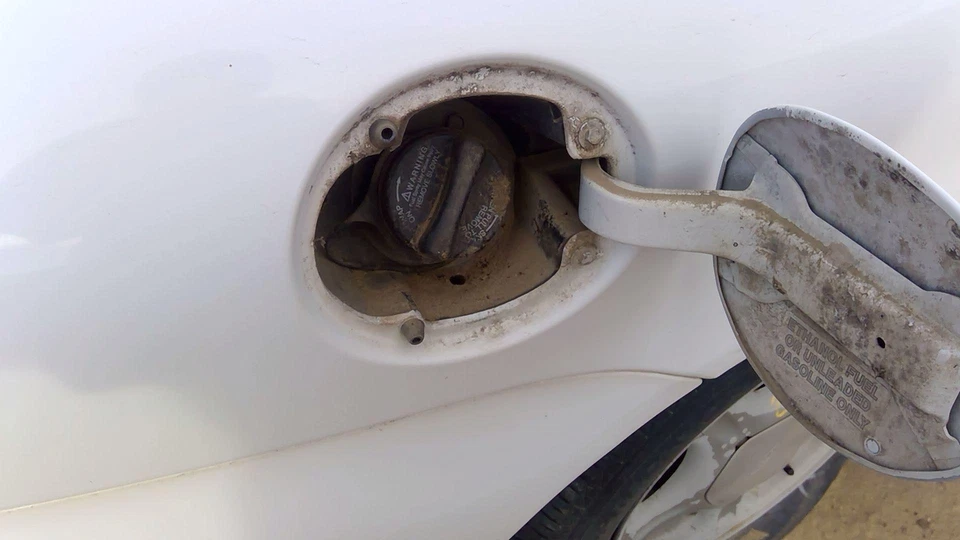 Ford Taurus 1998 1999 conjunto de cuello de llenado de combustible con tapa de gasolina OEM Foto 3 de 4