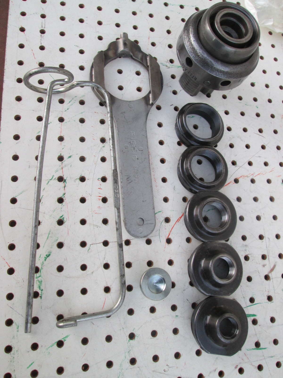 RIDGID 819 KIT (51005) Nipple Chuck Complete Kit, 1/2 in. to 2 in. NPT