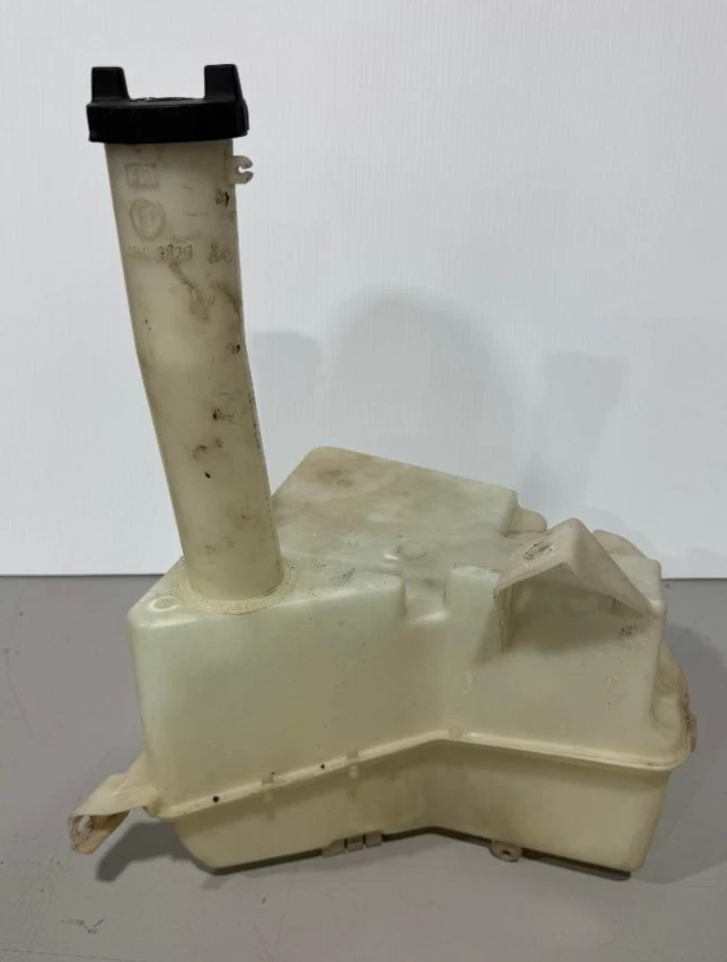 2005 年林肯 LS WINDSHIELD WASHER RESERVIOR P/N 45R-018829 正品原始设备制造商福特零件 — 第 3/4 张图片