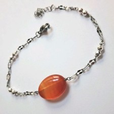 Bracciale in acciaio con corniola rossa naturale ovale ed ematite argentata 