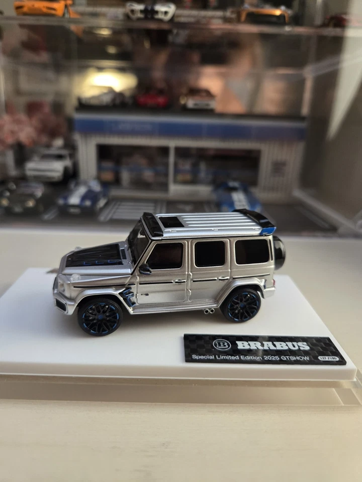 MotorHelix de resina 1:64 Mercedes-Benz G800 Brabus (plata mate) Limited# 127/150 Foto 4 de 4