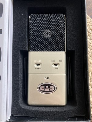 CAD Audio E40 Medium Diaphragm Supercardioid Condenser Microphone W/Shock Mount