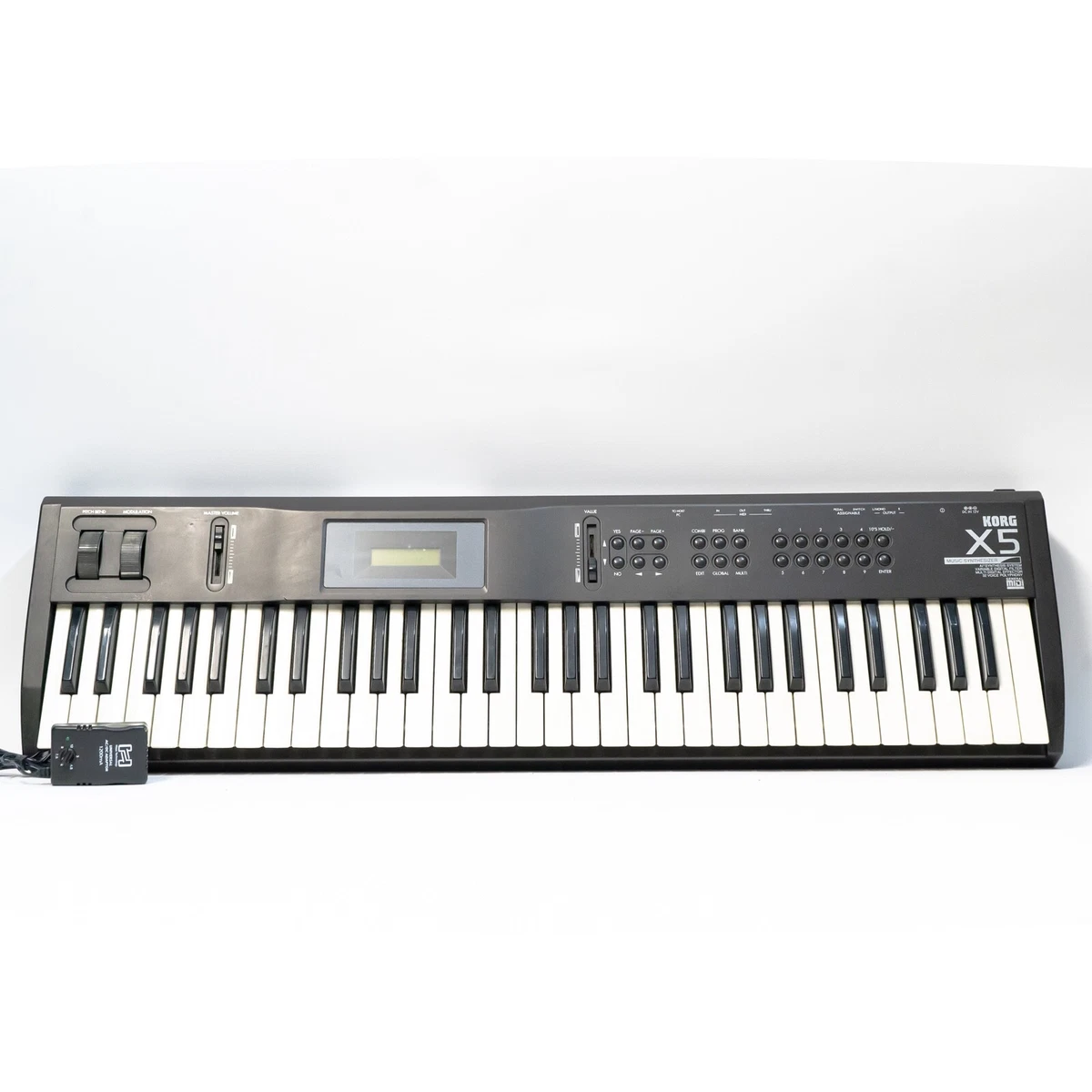 Korg X5 - 61-Key Music Synthesizer / Keyboard with Power Supply