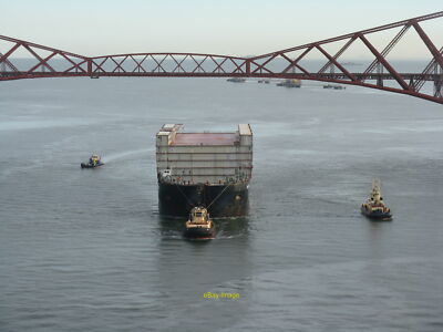 Foto 6x4 Unter der Brücke Der AMT Händler mit Unterblock 04 der HMS Quee c2012