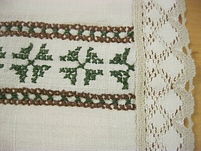 Alte Tischedecke aus feinem Leinen mit Borte und Kreuzstich