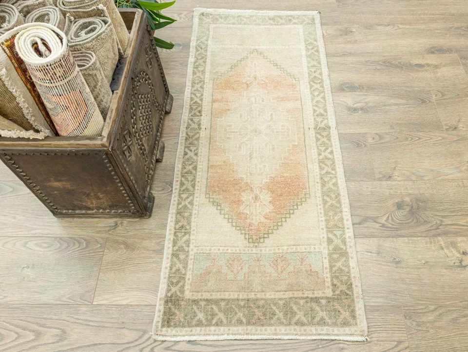 Alfombra de piso turca Oushak de corredor delgado vintage silenciada de 1,8 x 4,3 pies, alfombra de baño o puerta Foto 4 de 4