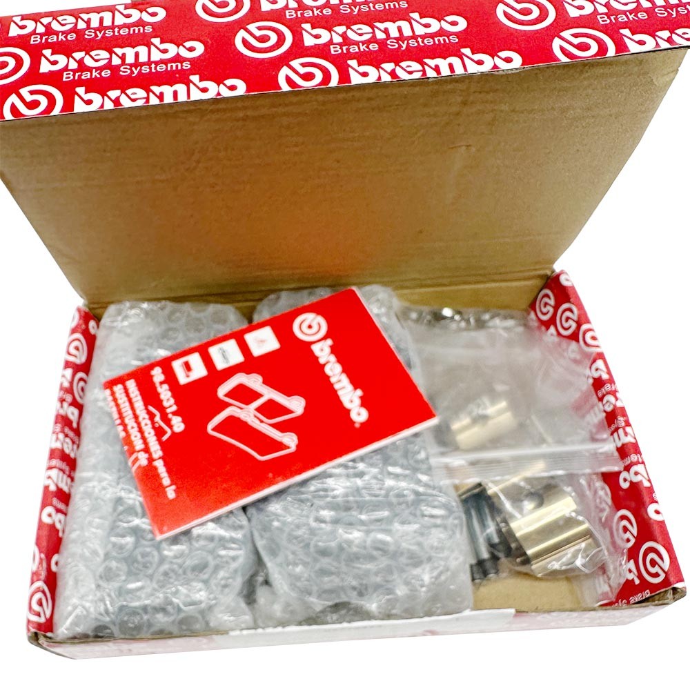 FOR Ferrari 458 Italia & 458 Spider   Front Brake Pad Kit With Sensor 70001668