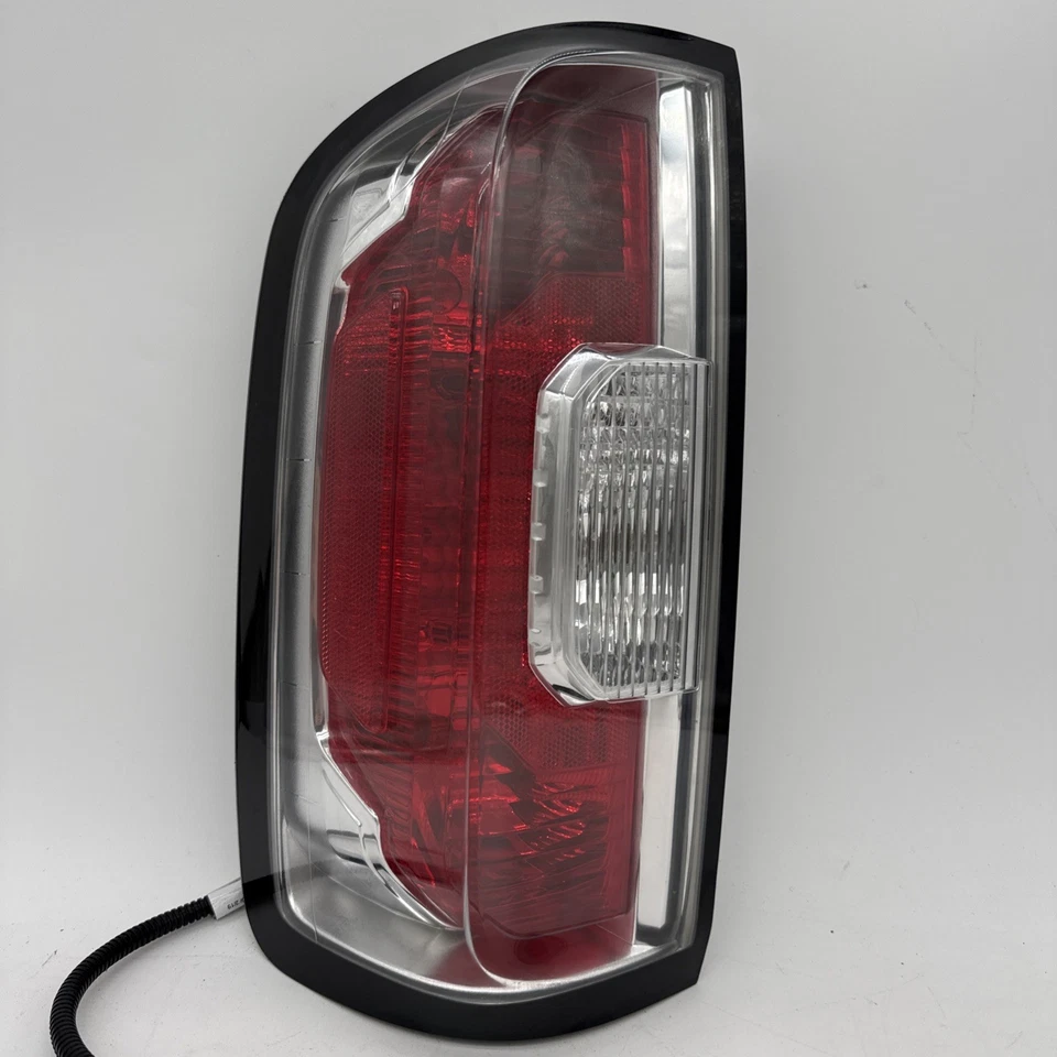 Conjunto de lanterna traseira 2020 GMC Canyon esquerda e direita driver passe lateral fabricante de equipamento original com lâmpadas - Imagem 3 de 4