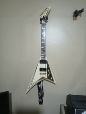 2006 Jackson Pro Series RR5 Rhoads MIJ Ivory with Black Pinstripes 7.2 lbs