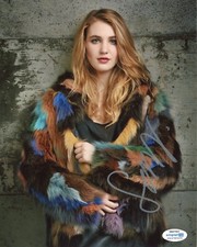 Sophie Nelisse Yellowjackets Autographed Signed 8x10 Photo ACOA 