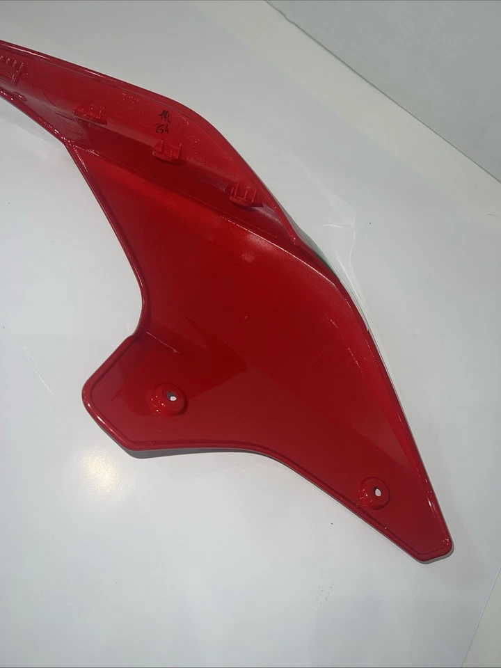 Carenagem traseira lateral esquerda 20-21 Ducati Panigale V4 V2 48216891A - Imagem 4 de 4