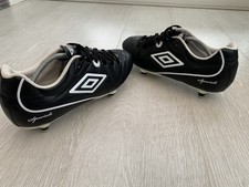 Umbro Football Boots Speciali 4 Club SG  Mens Size 8 Black & White -Studs 