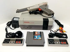 Nintendo NES Console + Super Mario/Duck Hunt, Cntrlrs, Light Gun & Cords TESTED