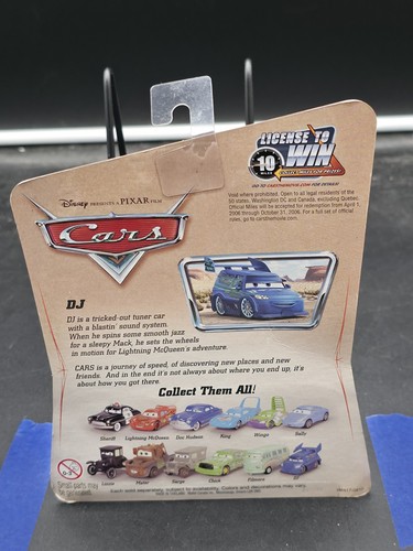 05 DJ DISNEY PIXAR CARS SCHEDA DESERTO ORIGINALE 1L FILMORE ERRORE 1/64 PRESSOFUSO NUOVA CON SCATOLA - Foto 2 di 2