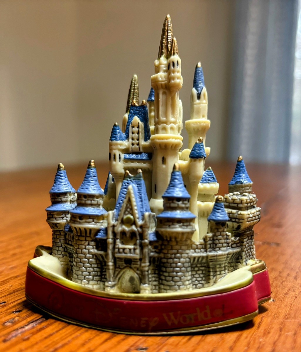Walt Disney World Cinderella's Castle 3D Magnet Magic Kingdom