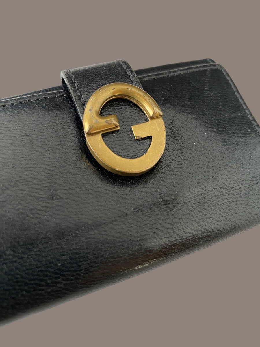Gucci Black Pebbled Calfskin GG Marmont 6 Key Holder – Modaselle Gucci Black Leather Key Holder Wallet with Gold Accent display picture 1