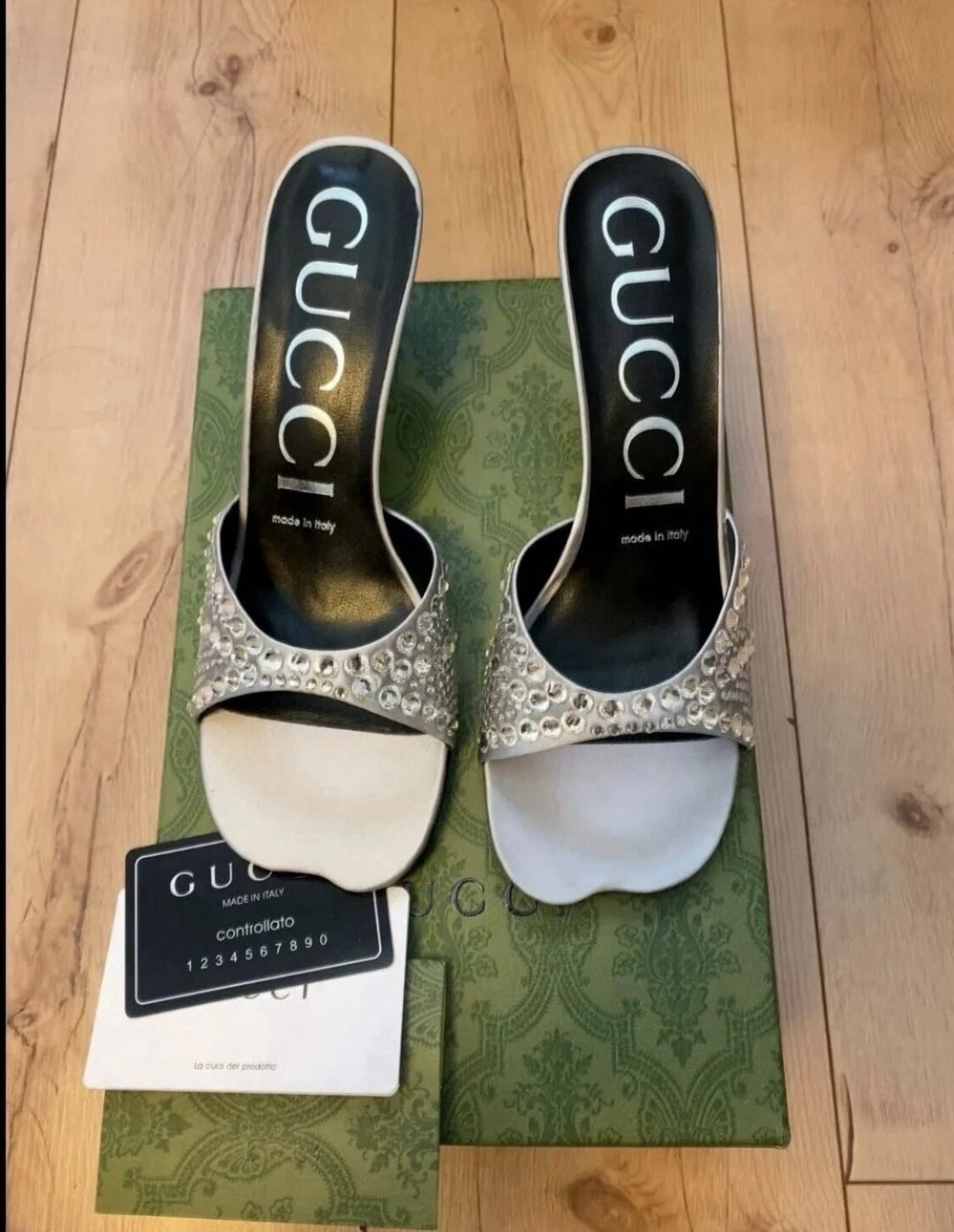 Gucci, sandales, petits talons, argent avec cristaux, 39