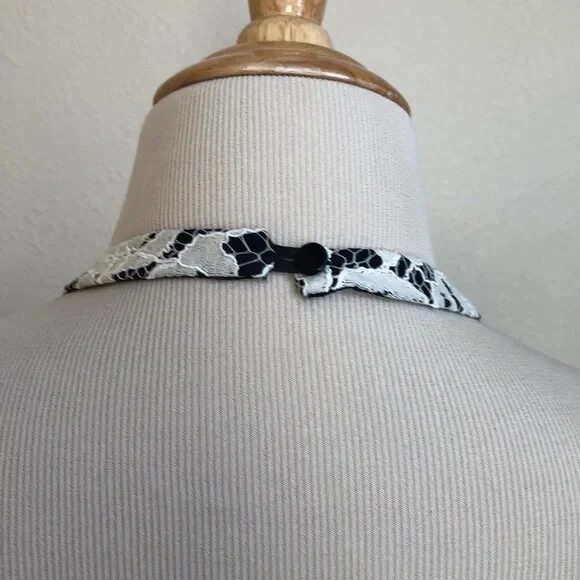 OFF WHITE Abito SHOSHANNA Uma taglia 8 nuovo Halter nero con sovrapposizione pizzo bianco sporco nuovo con etichette