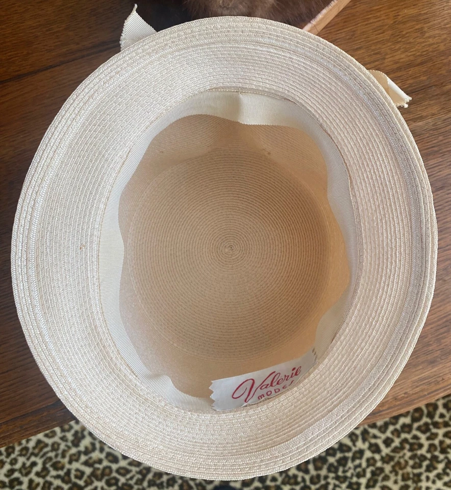 VTG Mod 1960s Ivory Big Bow Bee Hive High Crown Women HAT 21"  Valerie Modes - Image 4 of 4