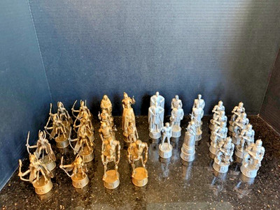 STAR WARS EPISODE 2 ATTACK OF THE CLONES CHESS SET 32 PIECES NO BOX NO BOARD