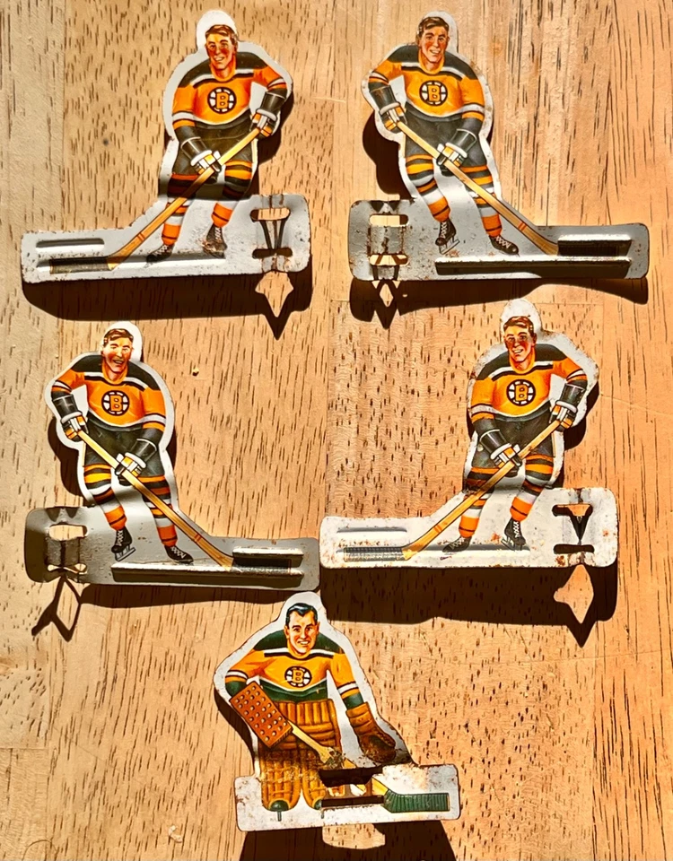¡5 jugadores/patinadores/portero Boston Bruins metal hockey de mesa años 70 de colección 99 centavos!! Foto 4 de 4