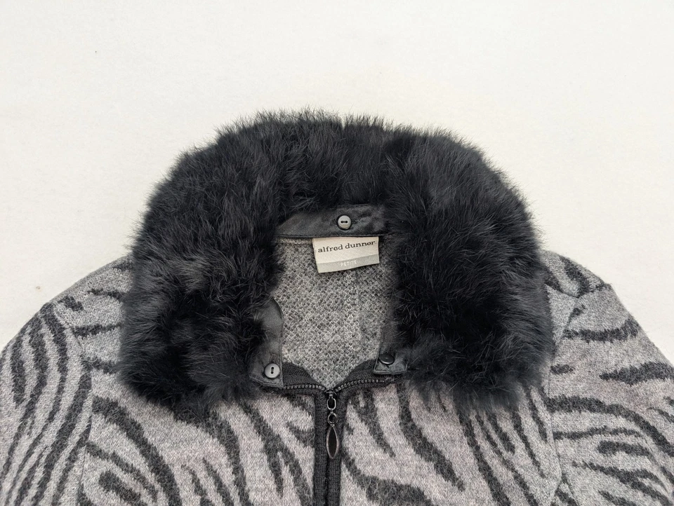 Suéter para mujer Alfred Dunner talla PL gris animal cremallera completa cárdigan cuello de piel Foto 4 de 4