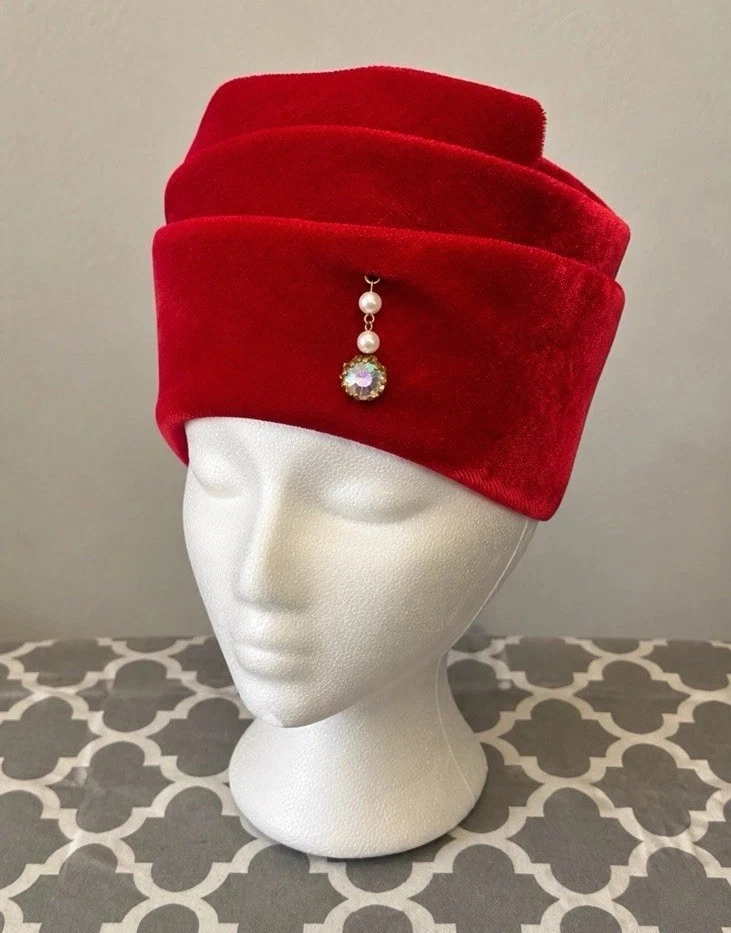 1950s Vintage Red Velvet Pillbox Beret Hat Bow Detail | Chapeaux Original Vintage 1950 main image 4