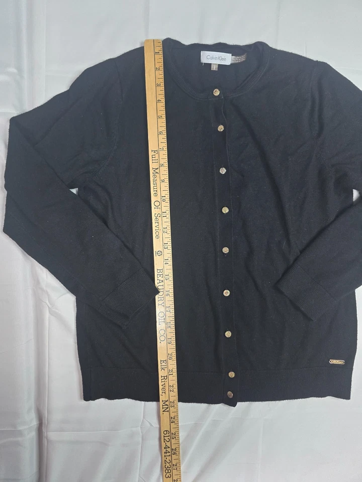 Suéter cárdigan negro con botones delanteros Calvin Klein para mujer - botones dorados - talla L Foto 2 de 4