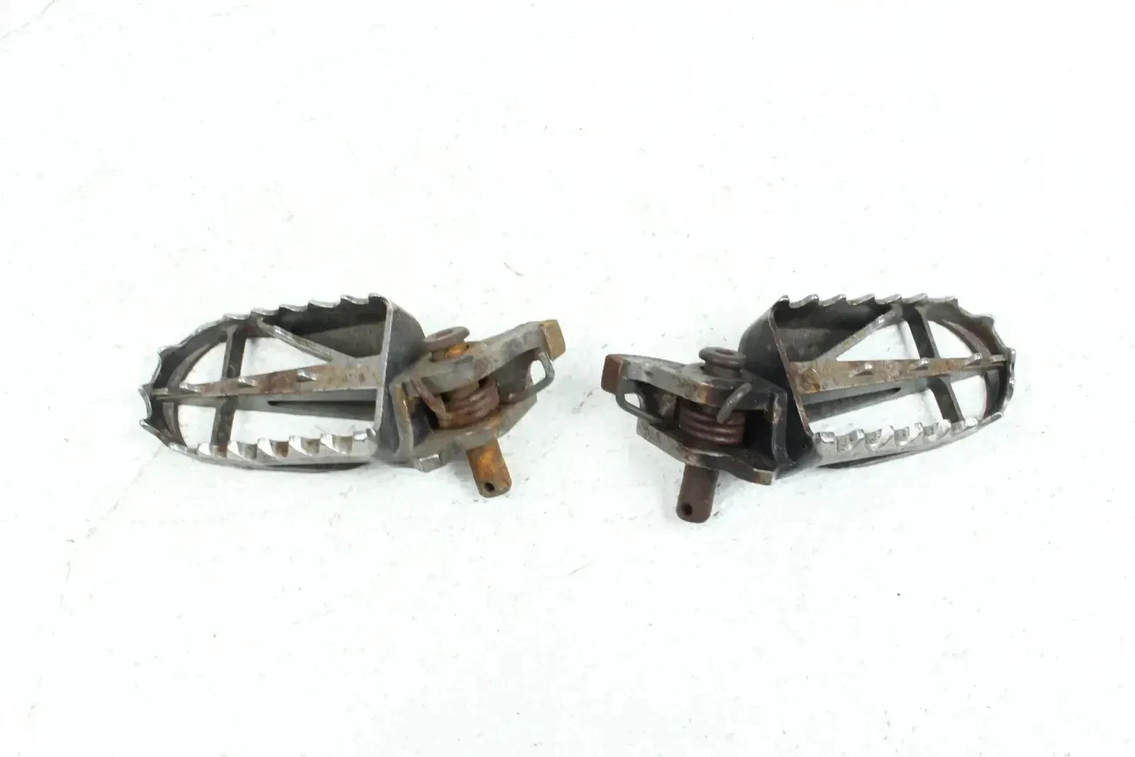 2005 Kawasaki KX250 OEM Footpeg Set B4344 34028-0014 34028-0015
