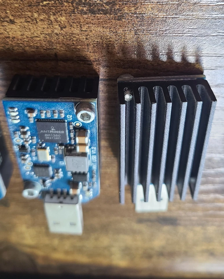 Bitmain Antminer U2 V1.2 SHA-256 Bitcoin Miner *VERY RARE* Cryptocurrency Miner - Image 4 of 4