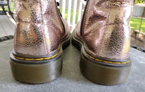 Botas Doc Dr. Martens 1460 Air Wair Rosa Claro Disco Arrugado Lámina Metálica 1 - Imagen 6 de 8