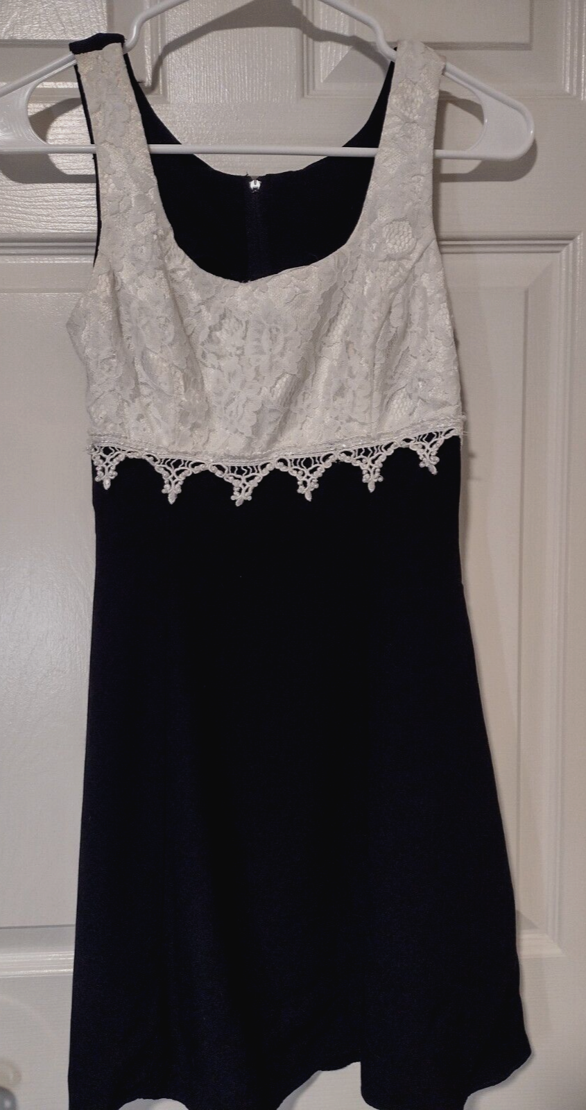 Picture 1 of 4