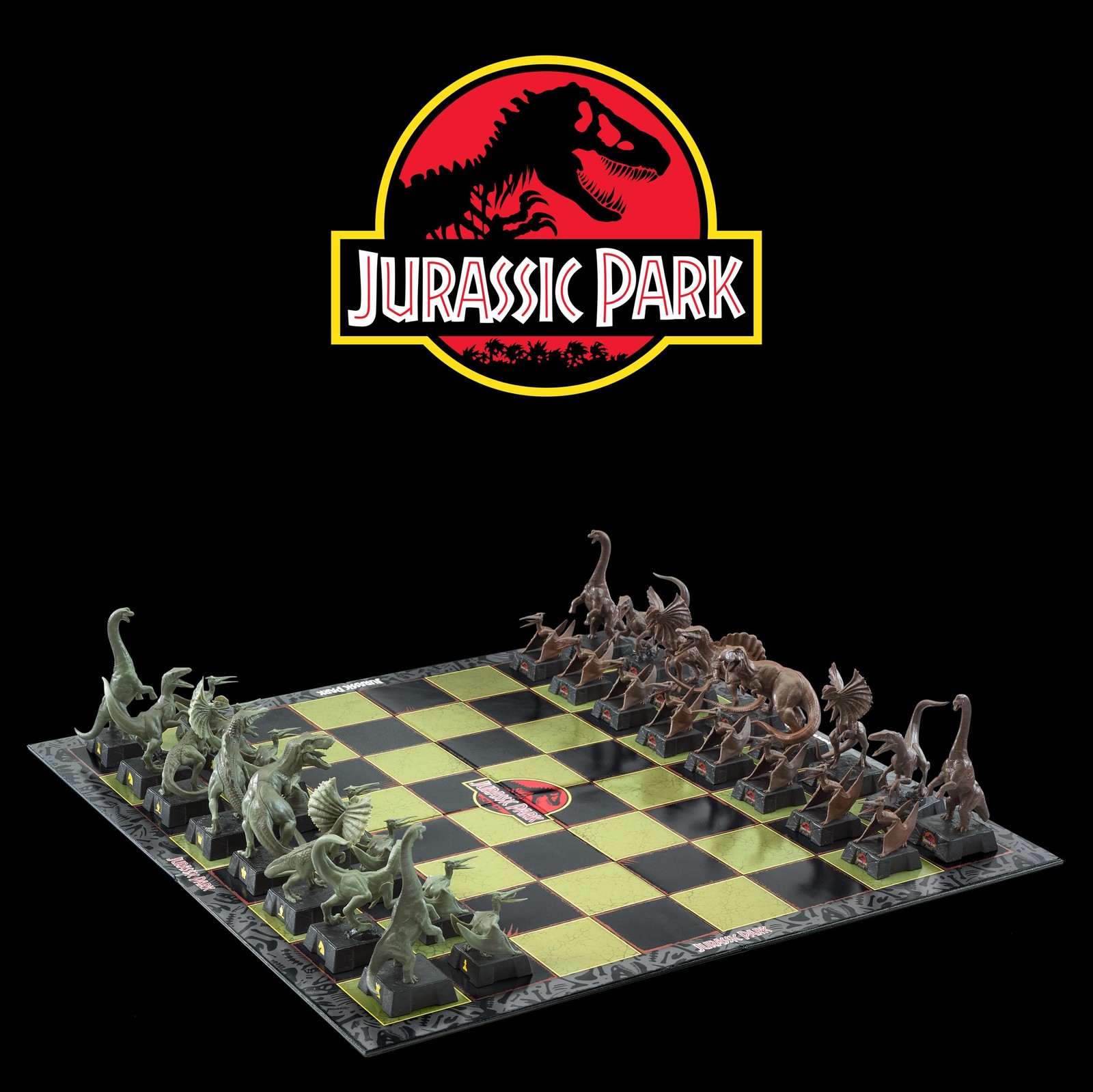 The Noble Collection Jurassic Park Chess Set - 32 Highly Detailed Plastic Chess 17190₽