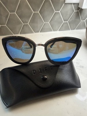 Quay My Girl 126 Matte Black Frames Silver Chrome Womens Sunglasses