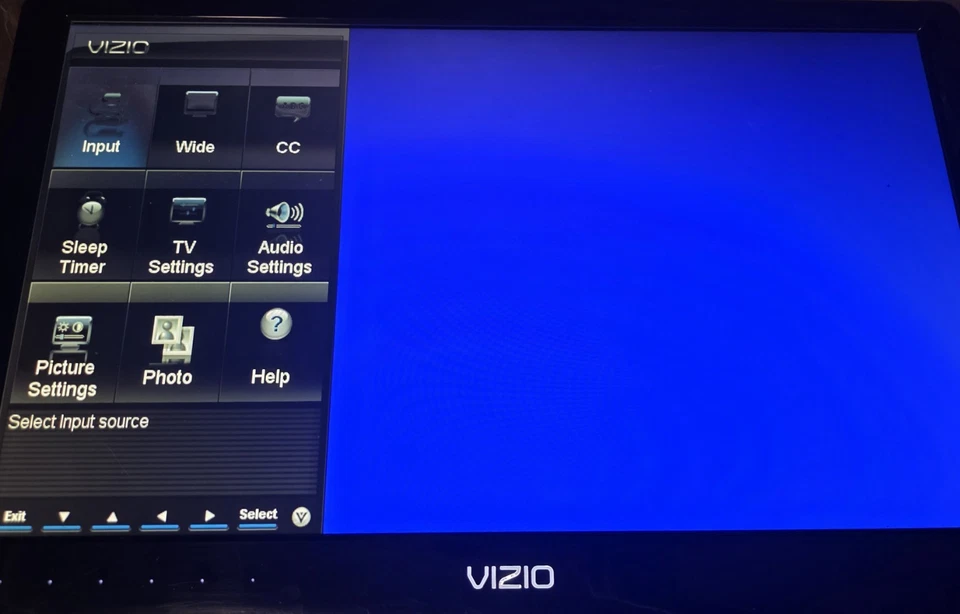 Vizio 22-inch TV Model M220Mv Flatscreen 1080p LCD TV With Integrated Speakers - Image 4 of 4