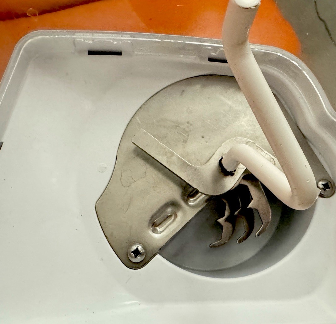 OEM Whirlpool Refrigerator Ice Bin 2212302 2255577 From M# GS2SHAXNL00