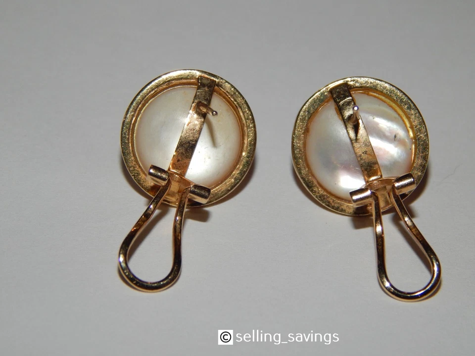 14K YELLOW GOLD MABE PEARL BAMBOO BOARDER 6/10th INCH BEZEL OMEGABACK EARRINGS - Image 4 of 4