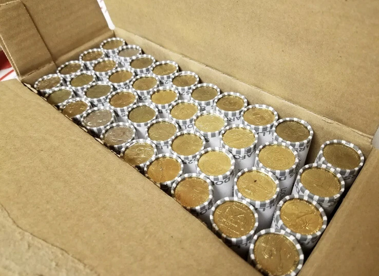 1 rollo sin buscar ($25) dólar pequeño circulado, mezclado. Real U.S. Monedas!