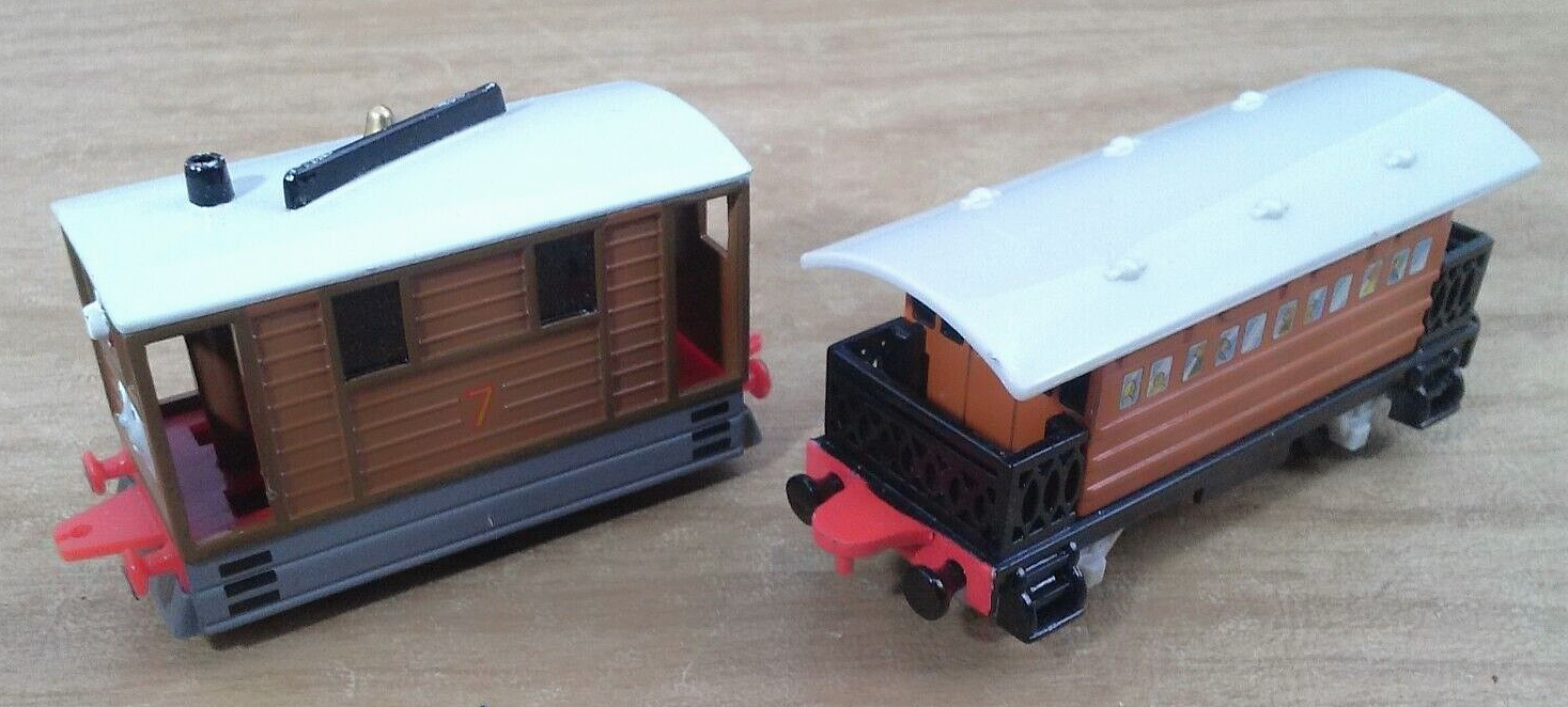 Ertl Die Cast Thomas Tank Engine Shining Time Station #7 Toby & Henrietta