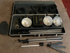 Novatron V600-D 3-Light Studio Photography Light/Flash Head Kit with Accessories