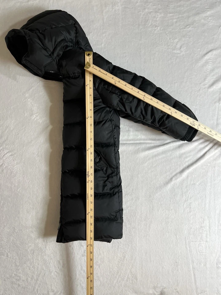 Chaqueta acolchada de plumón Burberry para niños talla 8Y negra clásica informal minimalista de lujo Foto 3 de 4