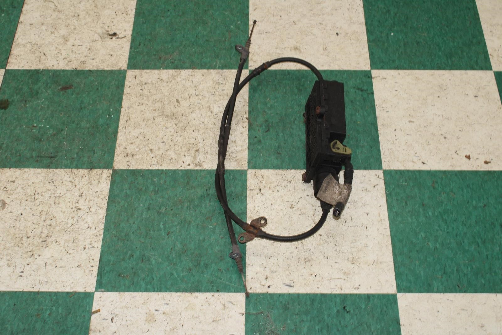 14-17 Ghibli Electronic Emergency E Parking Brake Actuator Cable OEM Factory WTY