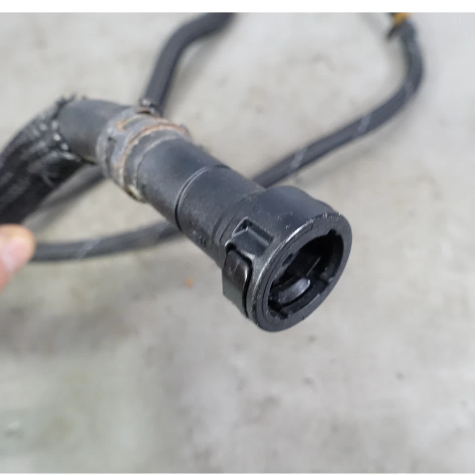 Dañado 14-16 BMW F10 535d F02 740d N57 6 cilindros diésel línea de devolución de combustible de fábrica OEM Foto 2 de 4