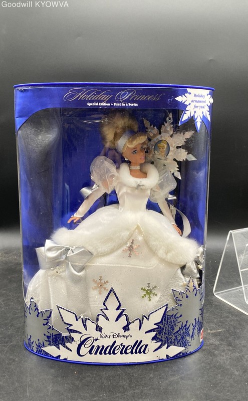 Holiday Princess Cinderella Special Edition Barbie Doll First In Series Nrfb