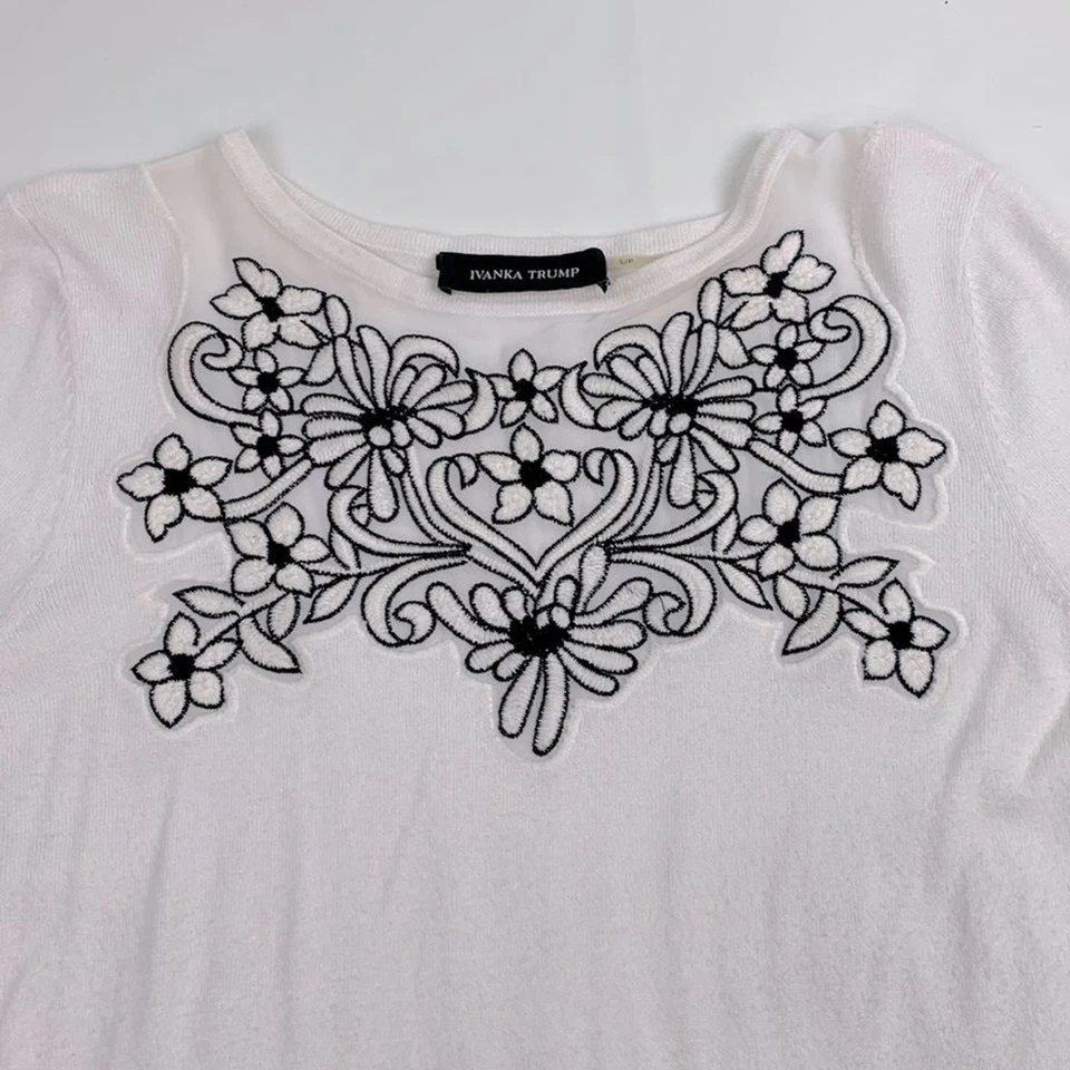 Suéter Ivanka Trump Floral Blanco Negro Floral Cizalla Bordado Escote Pequeño Foto 2 de 4
