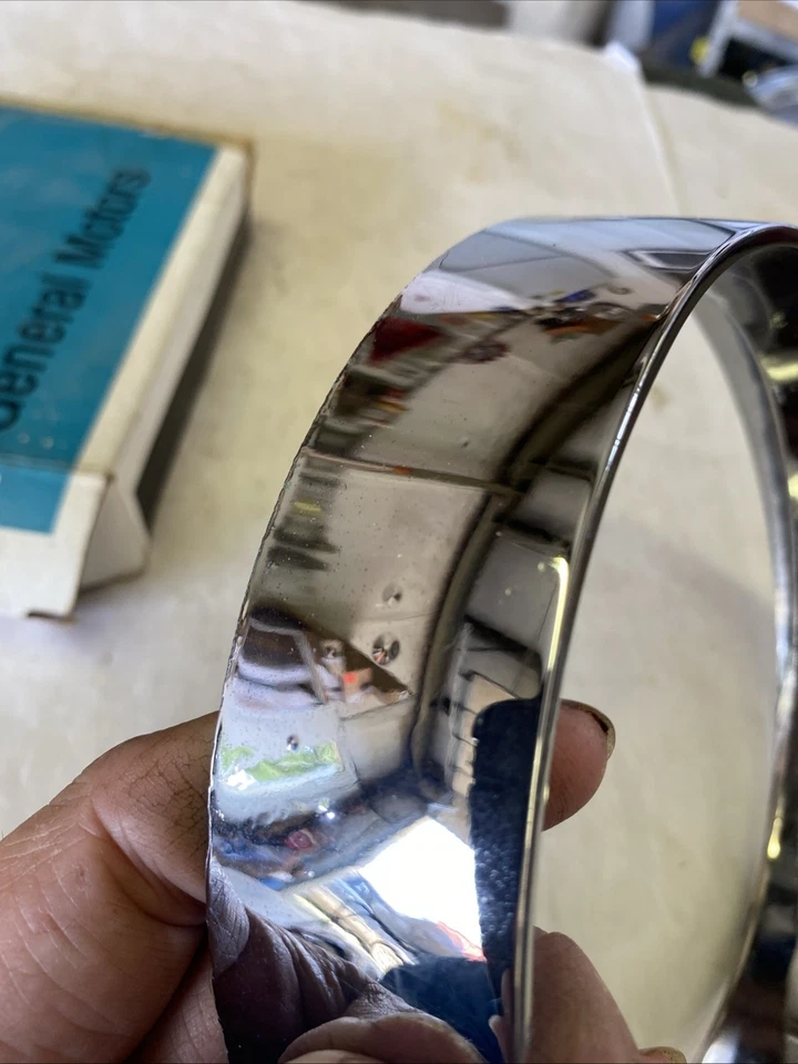 Oldsmobile F85 1967 bisel de faros izquierdo nuevo de lote # 394447. Foto 3 de 4