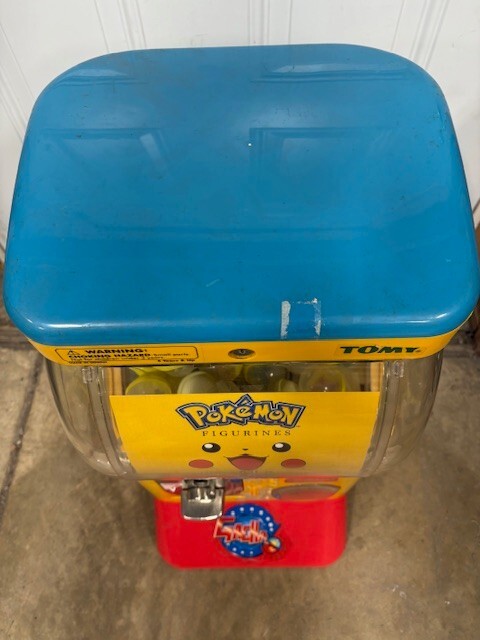 Vintage TOMY Yujin Gatcha Gashapon Vending Machine w/ Pokemon