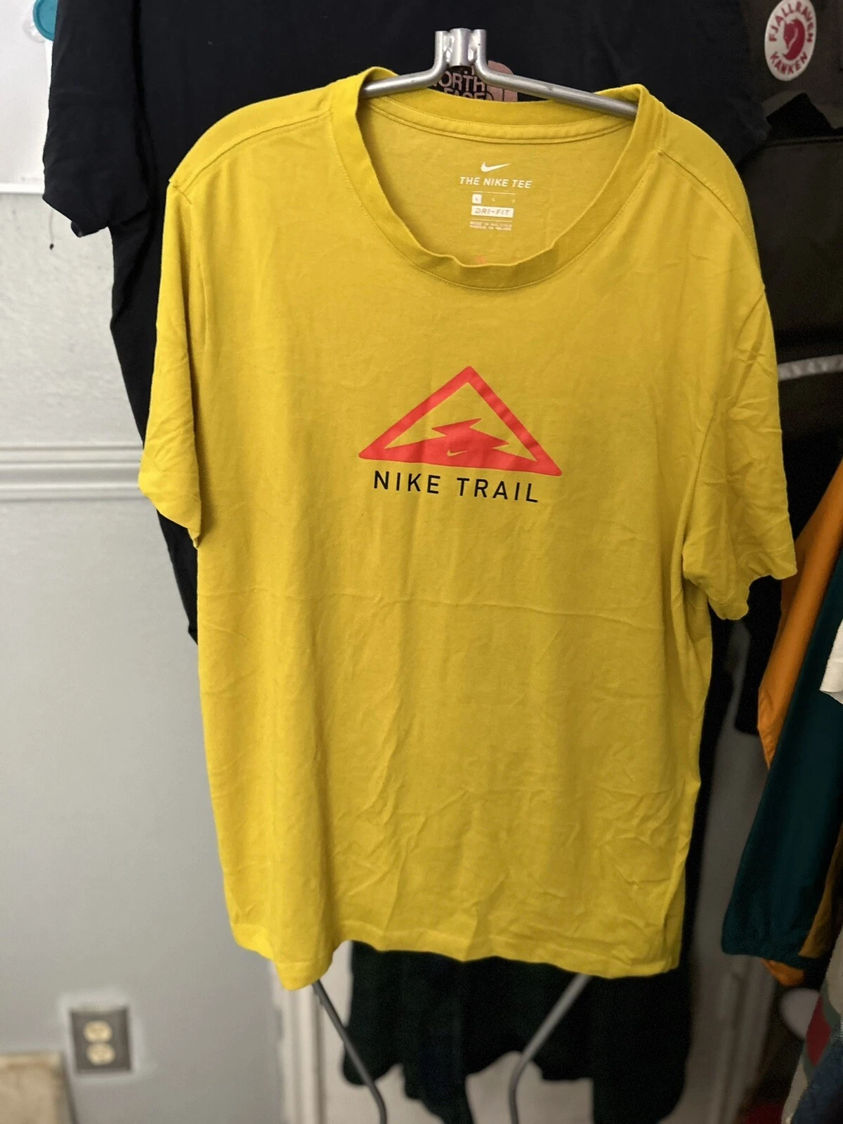 Nike Mens Trail Outdoor Running Dri-fit T-shirt Yellow Men’s L
Opens in a new window or tab