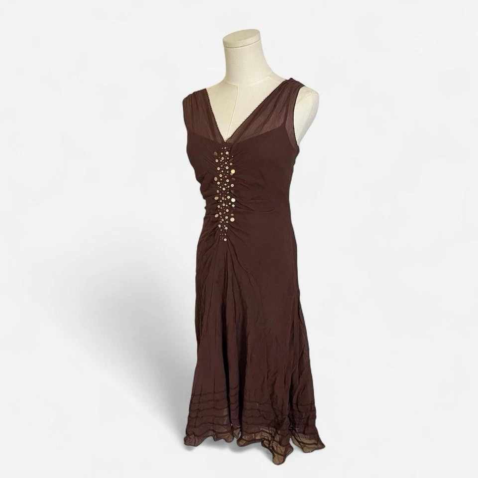 Vestido midi marrón acanalado con corpiño lentejuelas y cuentas para mujer L Foto 2 de 4