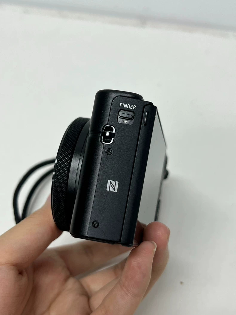 Sony Cyber-shot DSC-RX100M4 RX100 IV igital Camera w/ 20.1MP 2.9x